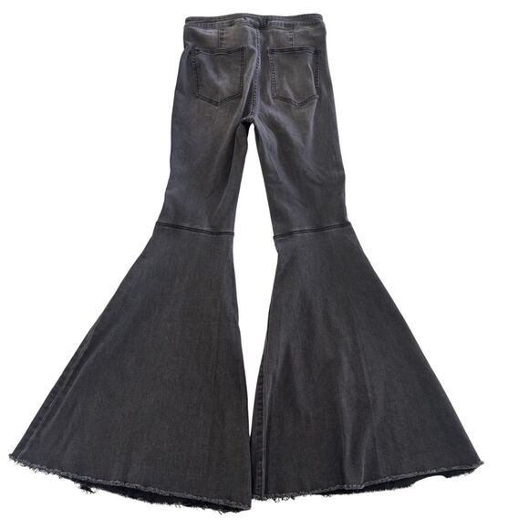 Free People Twirl On Mid-Rise Crop Flare Jeans Size 28 Washed Black High Rise - Picture 5 of 10